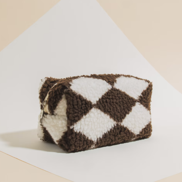 Teddy Woman Large Travel Toiletry Pouch Zipper Cosmetic Bag Cute Checkered Fashionable Velvet Leather Logo Letter Makeup Bag - صورة 2