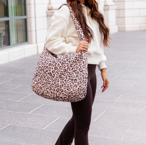 Custom Puffer Shoulder Bag Custom Tote Bag for Women Personalized Gym Bag - 画像 6