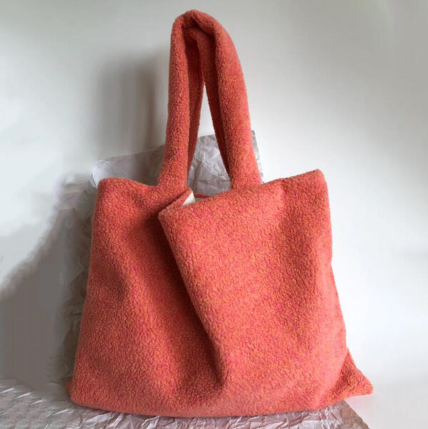 Woman Fashion Teddy Tote Bag Softness comfort Teddy Plush Shoulder Bag - 画像 4
