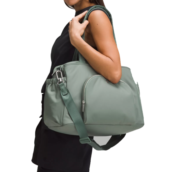 Hospital Bag for Labor and Delivery Overnight Bag Luggage Bag with Trolley Sleeve - 영상 5