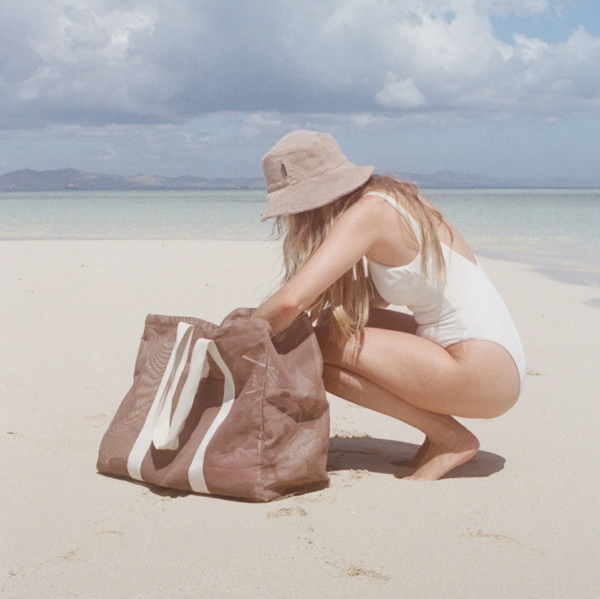 Mesh Beach Bag for Women - Extra Large Capacity Beach Tote Bag - 영상 6