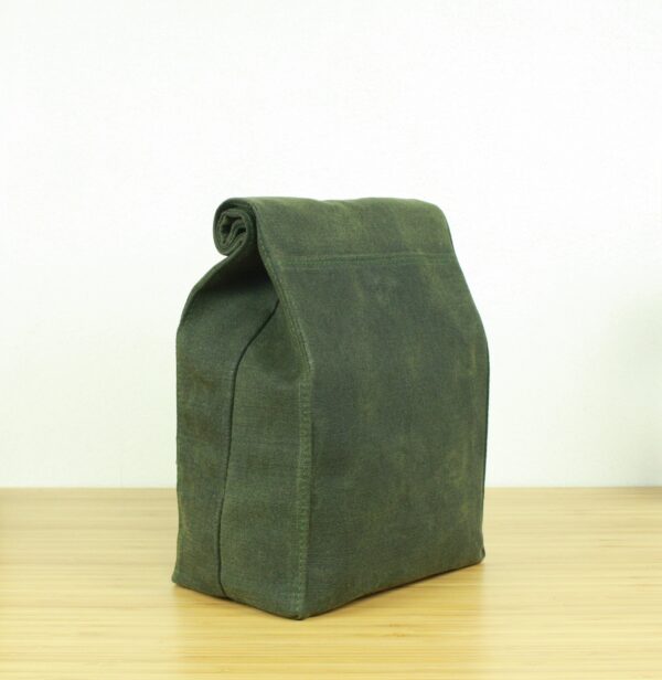 Waxed Canvas Cooler Bag with Metal Clasp for Lunches and Beverages - Bild 4