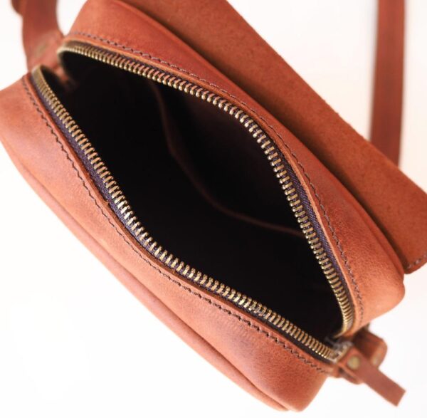 Small Crossbody Leather Tablet Bag for iPad Men's Messenger Bag - 영상 5