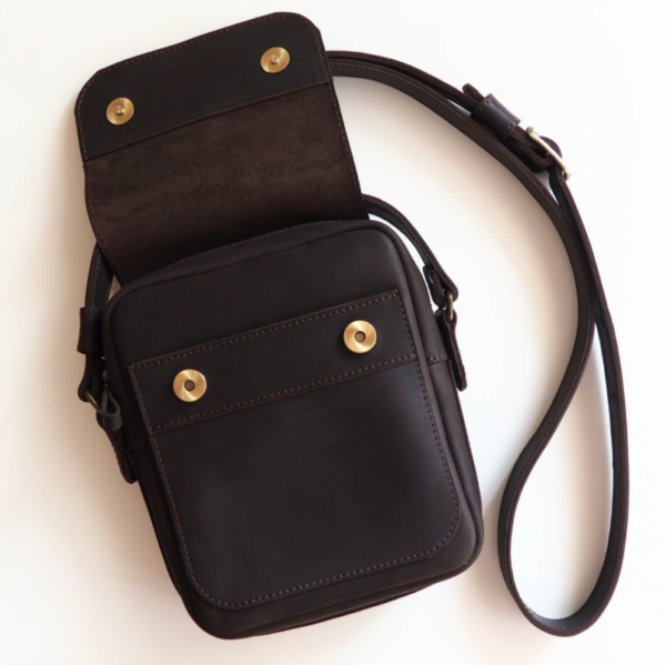 Small Crossbody Leather Tablet Bag for iPad Men's Messenger Bag - 영상 6
