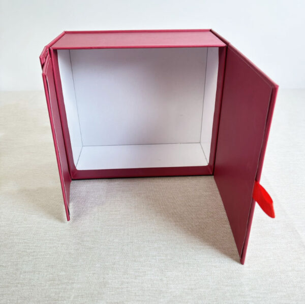 Custom Luxury Rigid Box Cosmetic Paper Magnetic Closure Packaging Gift Box with Foam Insert for Women - Image 6