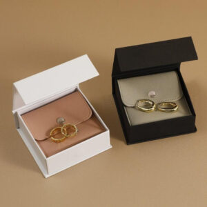 Wholesale Custom Exquisite Blue Pouch Magnet Boxes White Black Magnetic Closure Jewellery Gift Paper Box