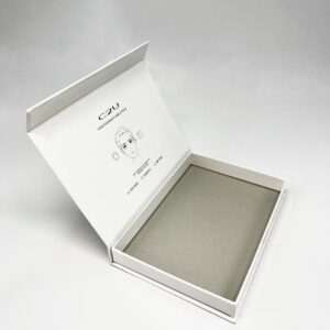 Custom High Quality Cardboard Magnetic Lapel Pin Gift Box with Foam