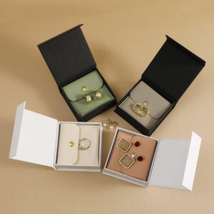 Custom Magnetic Flap Earring Jewelry Boxes Rigid Paper Display Box for Women Set Gold logo Plush Green Ring Box