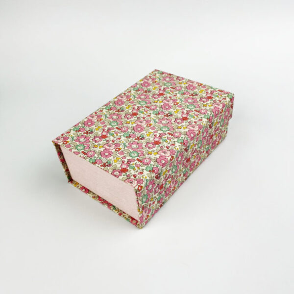 Custom Luxury Linen Cloth Material Book Shape Style Box for Gift Packaging Box with Silk Insert