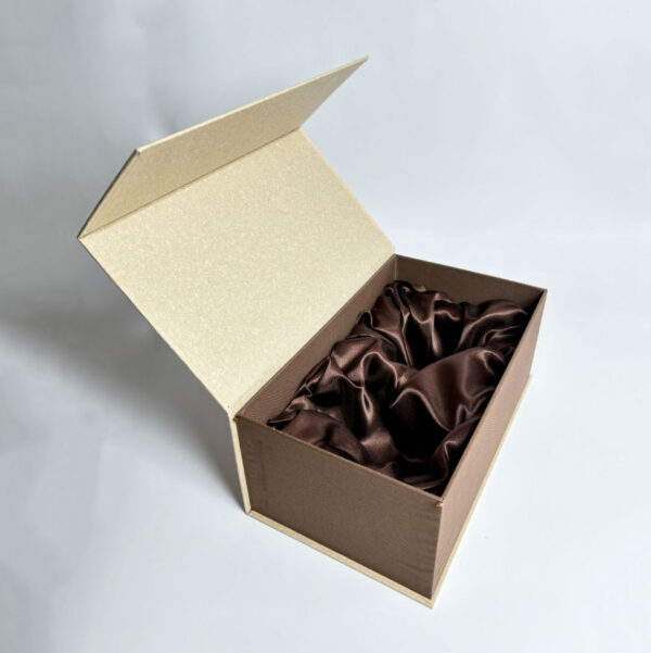 Custom Colorful Magnetic Closure Folding Paper Gift Box for Clothes Cosmetics Packaging with Ribbon - 画像 5