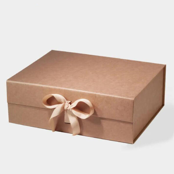 Custom Luxury White Magnet Flap Clothing Paper Box Foldable Magnetic Closure Gift Boxes - Image 3