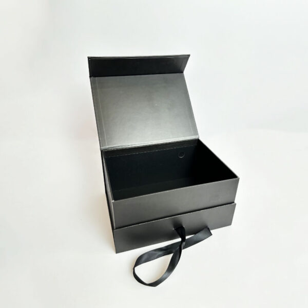 Custom  Luxury Folding Black Magnet Clothing Paper Gift Box Packaging with Ribbon Magnetic Gift Box - 画像 5