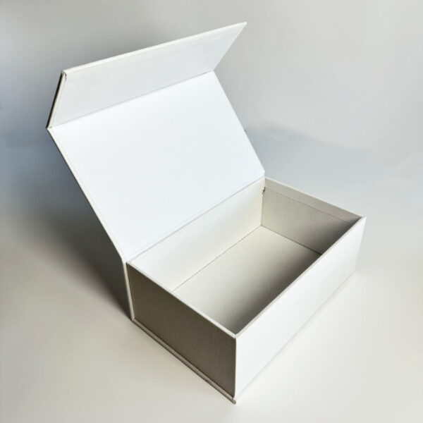 Custom Luxury Fabric Linen  Book Shape Magnetic Gift Clothes Package Box High Quality Paper Box for Clothing Perfume Packaging