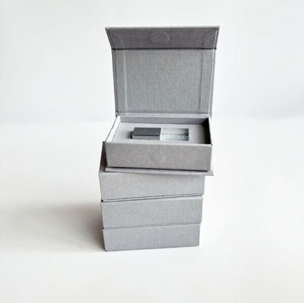 Custom Printing Logo Packaging Book Shape Type Magnetic Linen Fabric Paper USB Boxes with Insert
